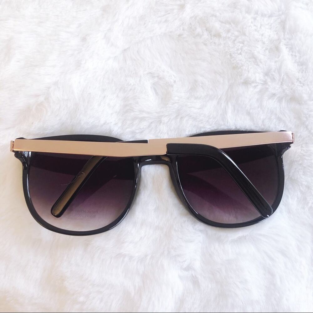 Isabel Black Round Fashion Sunglasses - Picture 9 of 9